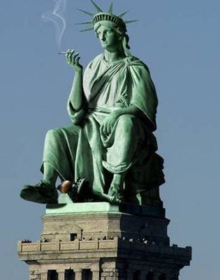 Statue de la liberté assise