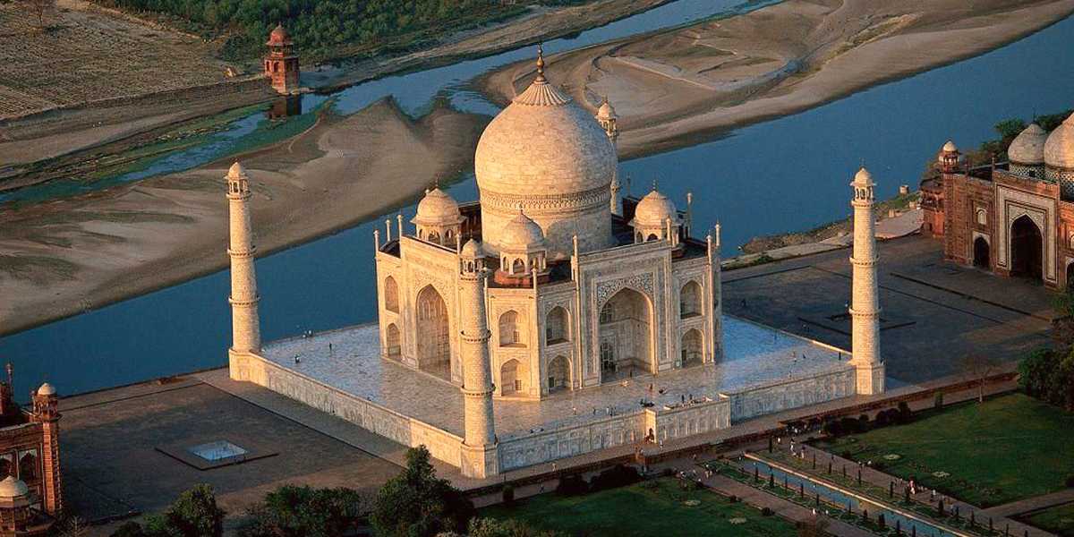 Le Taj Mahal en vue aérienne