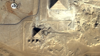 Vue aérienne de la pyramide de Mykérinos (cliquez pour agrandir)