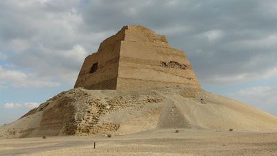 La pyramide à degrés de Snéfrou, à Meïdoum