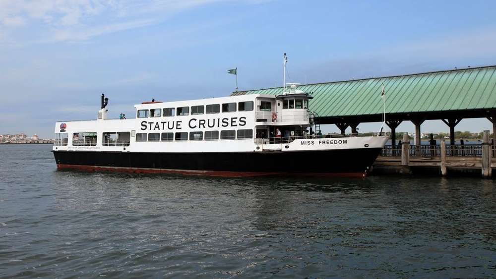 Un bateau de Statue Cruise