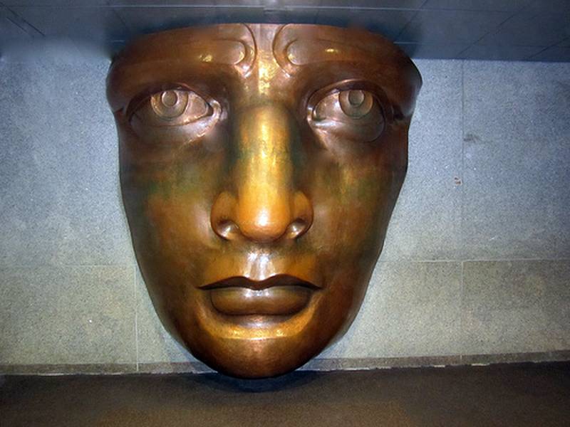 Visage de la statue dans le musée