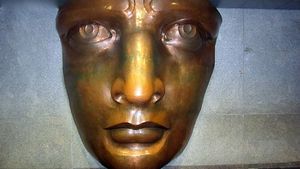 Visage de la statue dans le musée