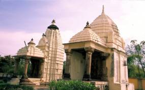 Les temples du secteur Ouest : Adinath