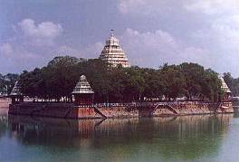 Le bassin de Mariamman Teppakulam