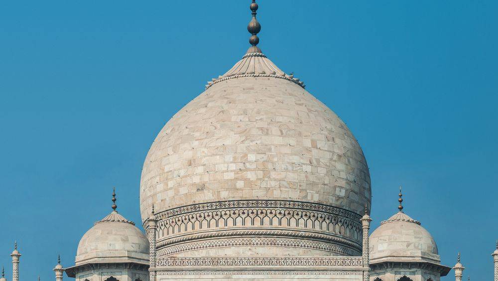 Le dôme bulbeux du Taj Mahal