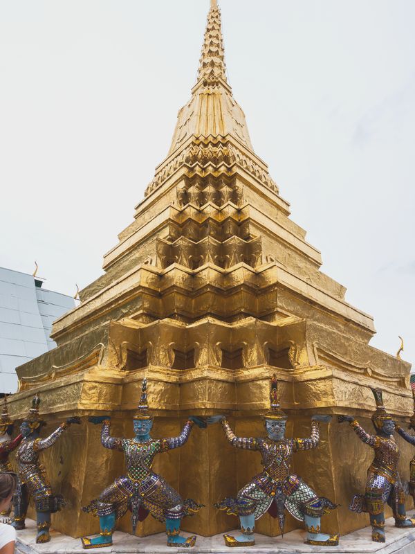 Deux stupas dorés