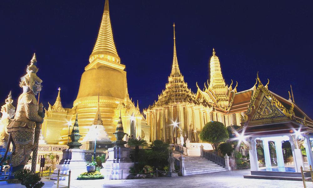 Temple du Bouddha d'émeraude la nuit