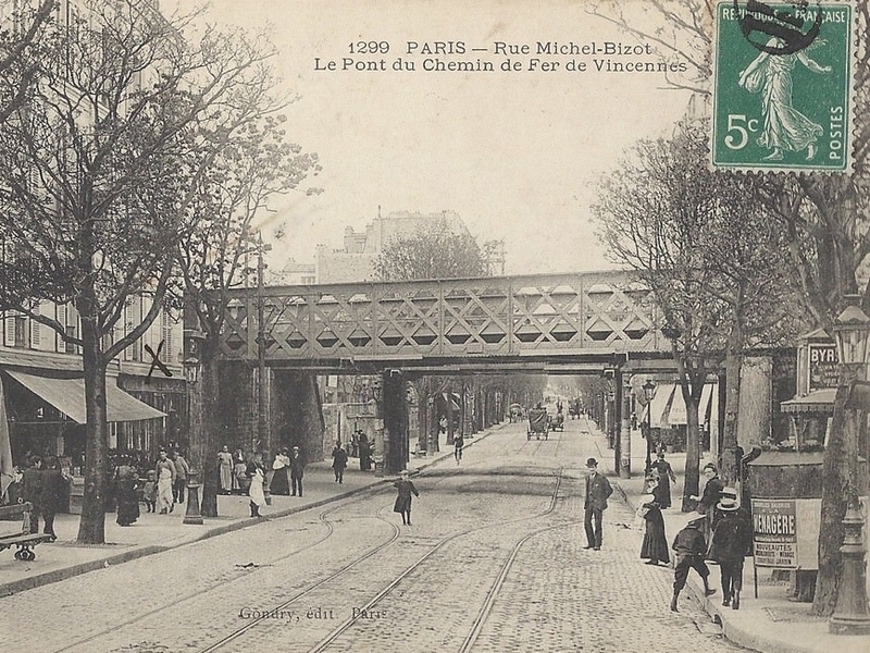 Pont ferroviaire à Paris, France