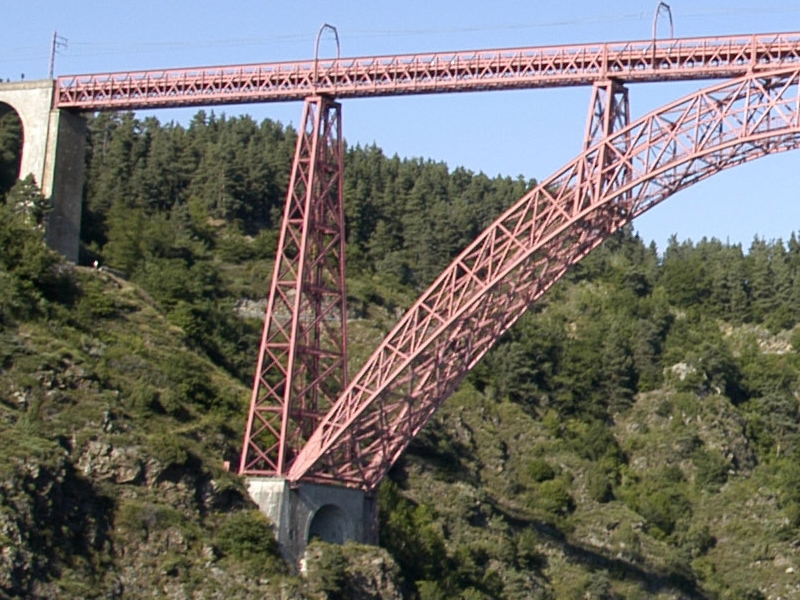 Une pile du viaduc de Garabit, en caissons