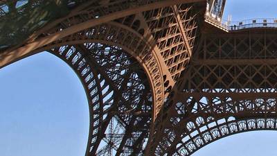 En haut de la tour Eiffel: décrire une vue