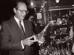 Jacques Chirac inaugurant la tour Eiffel